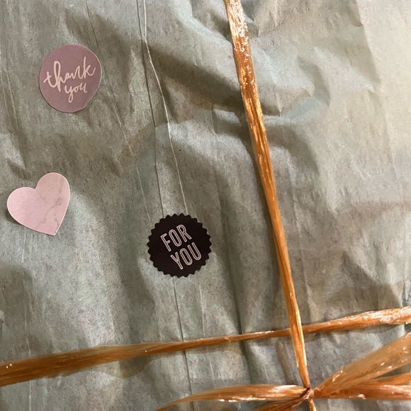 Meet your Posher, Ash - Picture 3 of 3